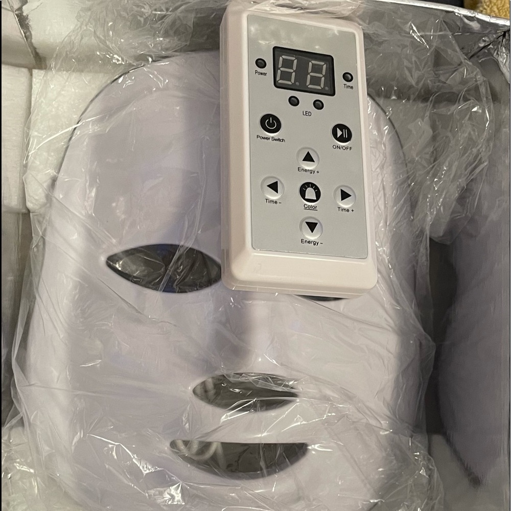 LED Mask - Picture 3 of 5